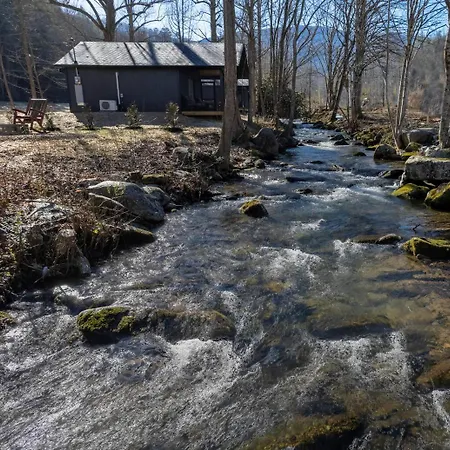 Misty Cove Cabin, Pickleball Court, Creek, Wifi, Mountain Views, No Cleaning Fee